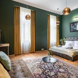 The Pearl Of The Heart Of Budapeszt